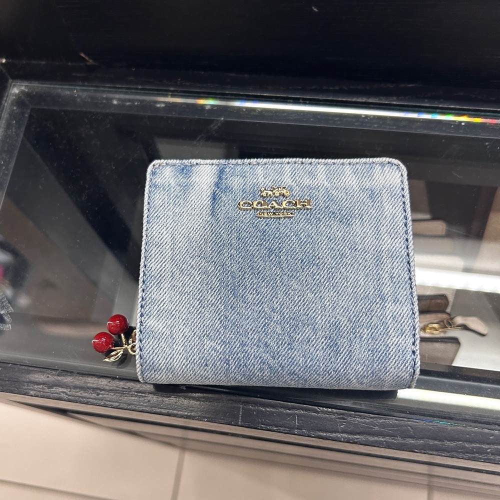 NWT💓Coach Snap Wallet In Loved Denim With Cherry Charm Rare Vintage CEC35 - Picture 6 of 6